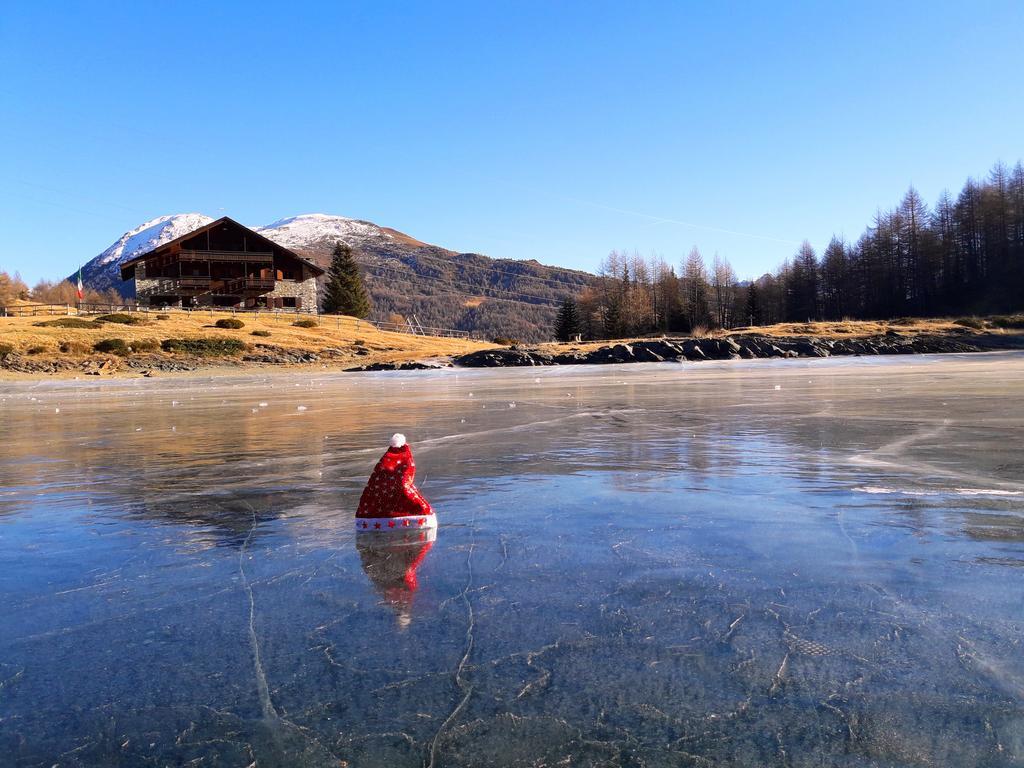 Rifugio Al Lago Del Mortirolo In Inverno Raggiungibile Solo A Piedi Monno Exteriér fotografie