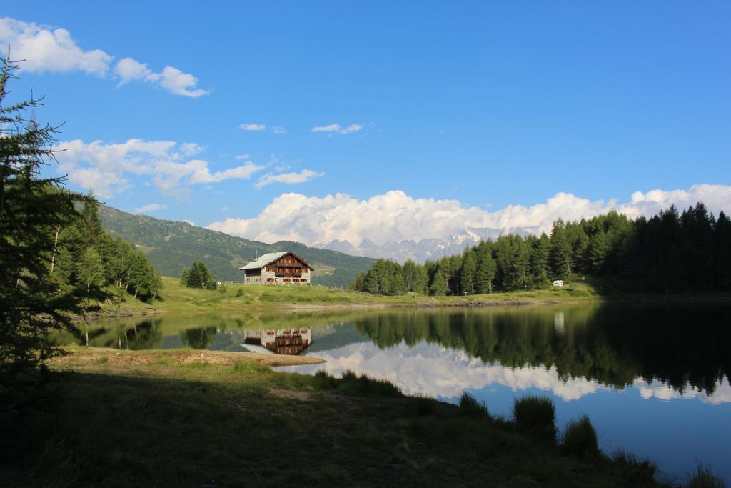 Rifugio Al Lago Del Mortirolo In Inverno Raggiungibile Solo A Piedi Monno Exteriér fotografie