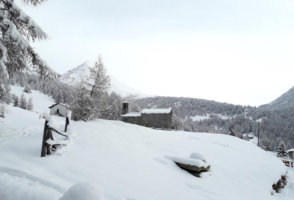 Rifugio Al Lago Del Mortirolo In Inverno Raggiungibile Solo A Piedi Monno Exteriér fotografie