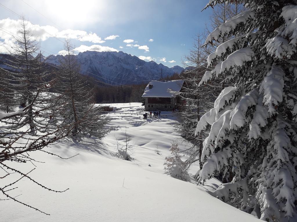 Rifugio Al Lago Del Mortirolo In Inverno Raggiungibile Solo A Piedi Monno Exteriér fotografie