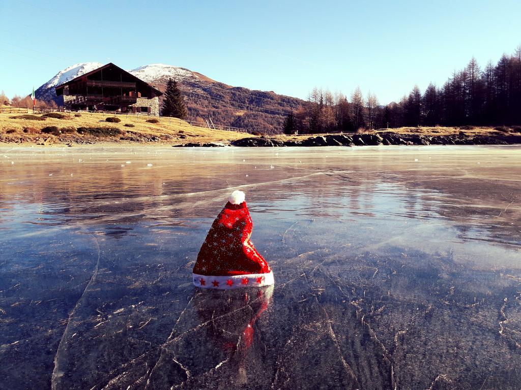 Rifugio Al Lago Del Mortirolo In Inverno Raggiungibile Solo A Piedi Monno Exteriér fotografie