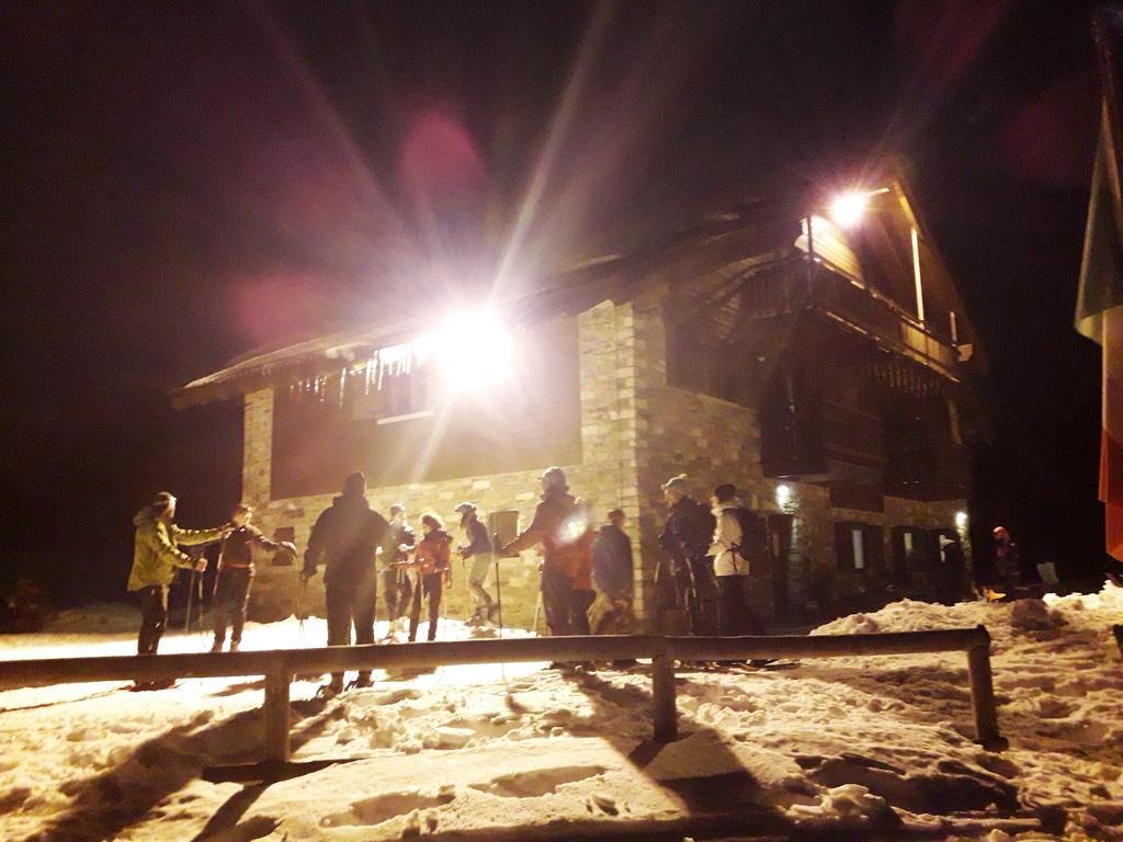 Rifugio Al Lago Del Mortirolo In Inverno Raggiungibile Solo A Piedi Monno Exteriér fotografie