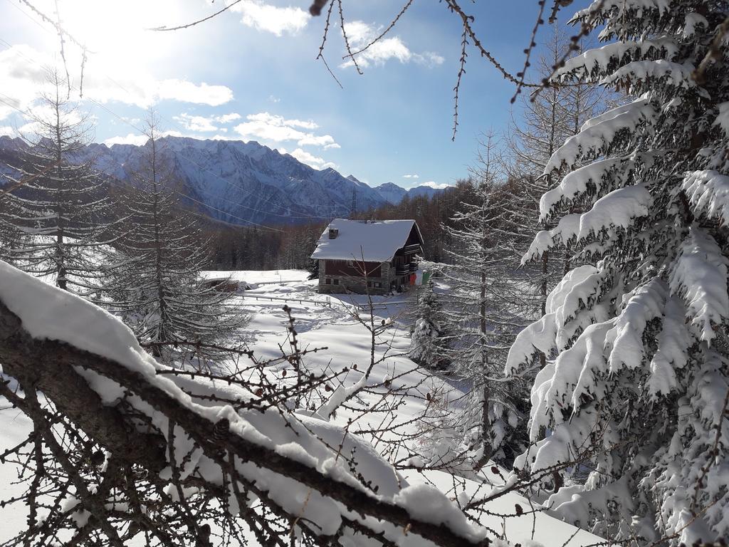 Rifugio Al Lago Del Mortirolo In Inverno Raggiungibile Solo A Piedi Monno Exteriér fotografie