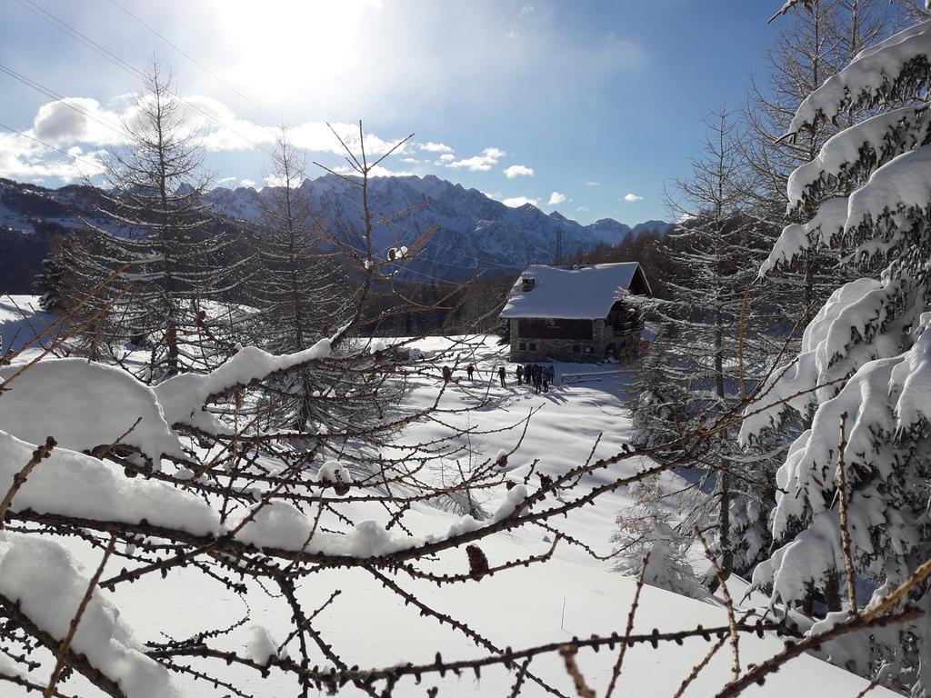 Rifugio Al Lago Del Mortirolo In Inverno Raggiungibile Solo A Piedi Monno Exteriér fotografie