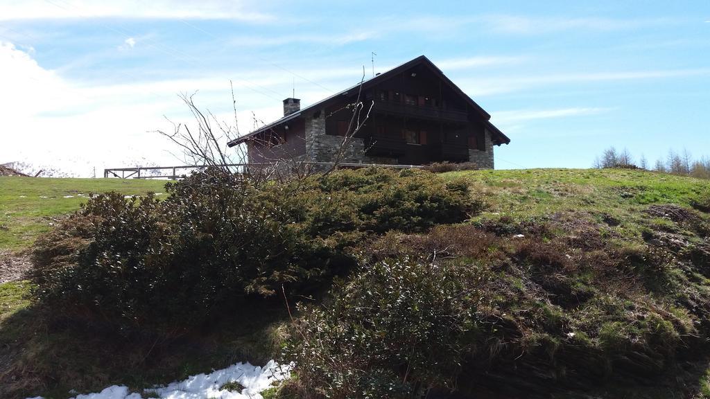 Rifugio Al Lago Del Mortirolo In Inverno Raggiungibile Solo A Piedi Monno Exteriér fotografie