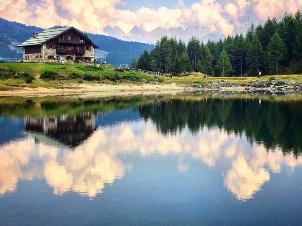 Rifugio Al Lago Del Mortirolo In Inverno Raggiungibile Solo A Piedi Monno Exteriér fotografie