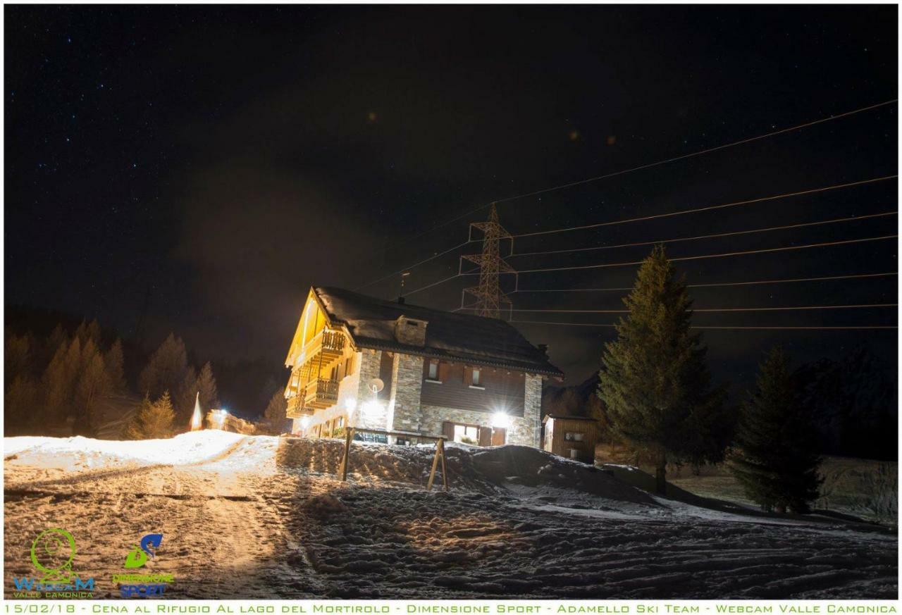 Rifugio Al Lago Del Mortirolo In Inverno Raggiungibile Solo A Piedi Monno Exteriér fotografie