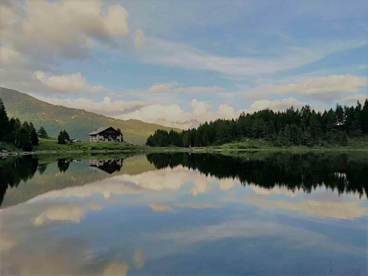 Rifugio Al Lago Del Mortirolo In Inverno Raggiungibile Solo A Piedi Monno Exteriér fotografie