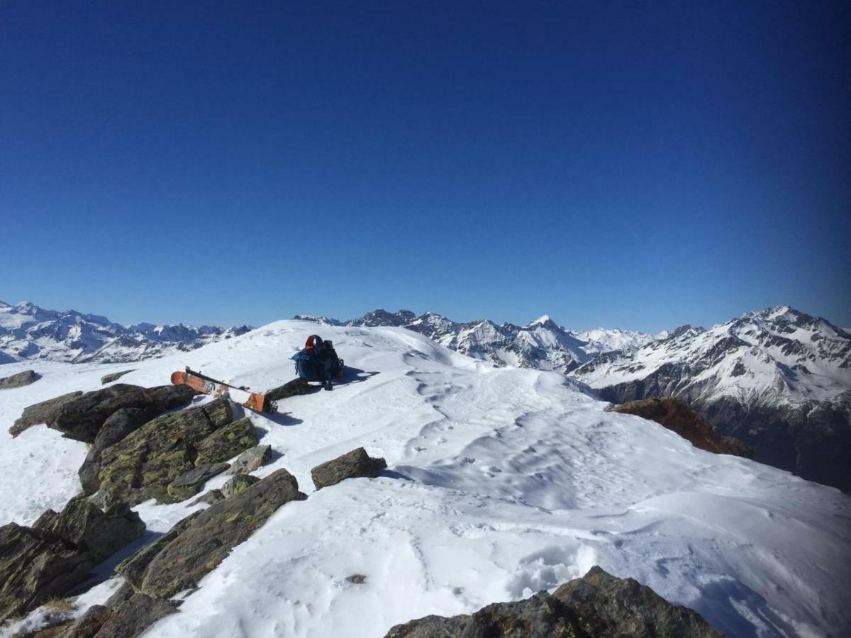 Rifugio Al Lago Del Mortirolo In Inverno Raggiungibile Solo A Piedi Monno Exteriér fotografie