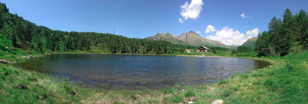 Rifugio Al Lago Del Mortirolo In Inverno Raggiungibile Solo A Piedi Monno Exteriér fotografie